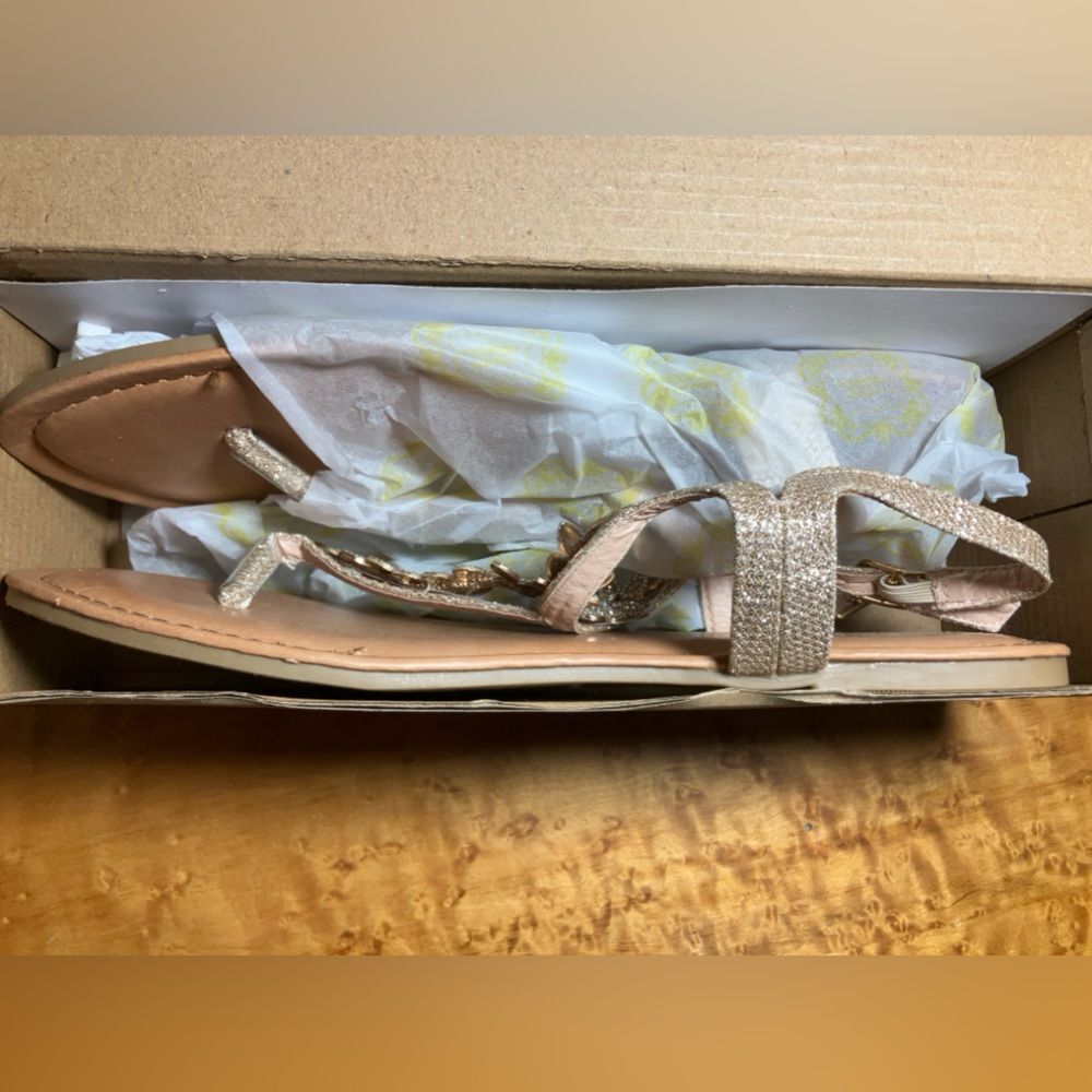 New in the box, Trends Up Collection jeweled sandals, size 9 - Picture 3 of 4